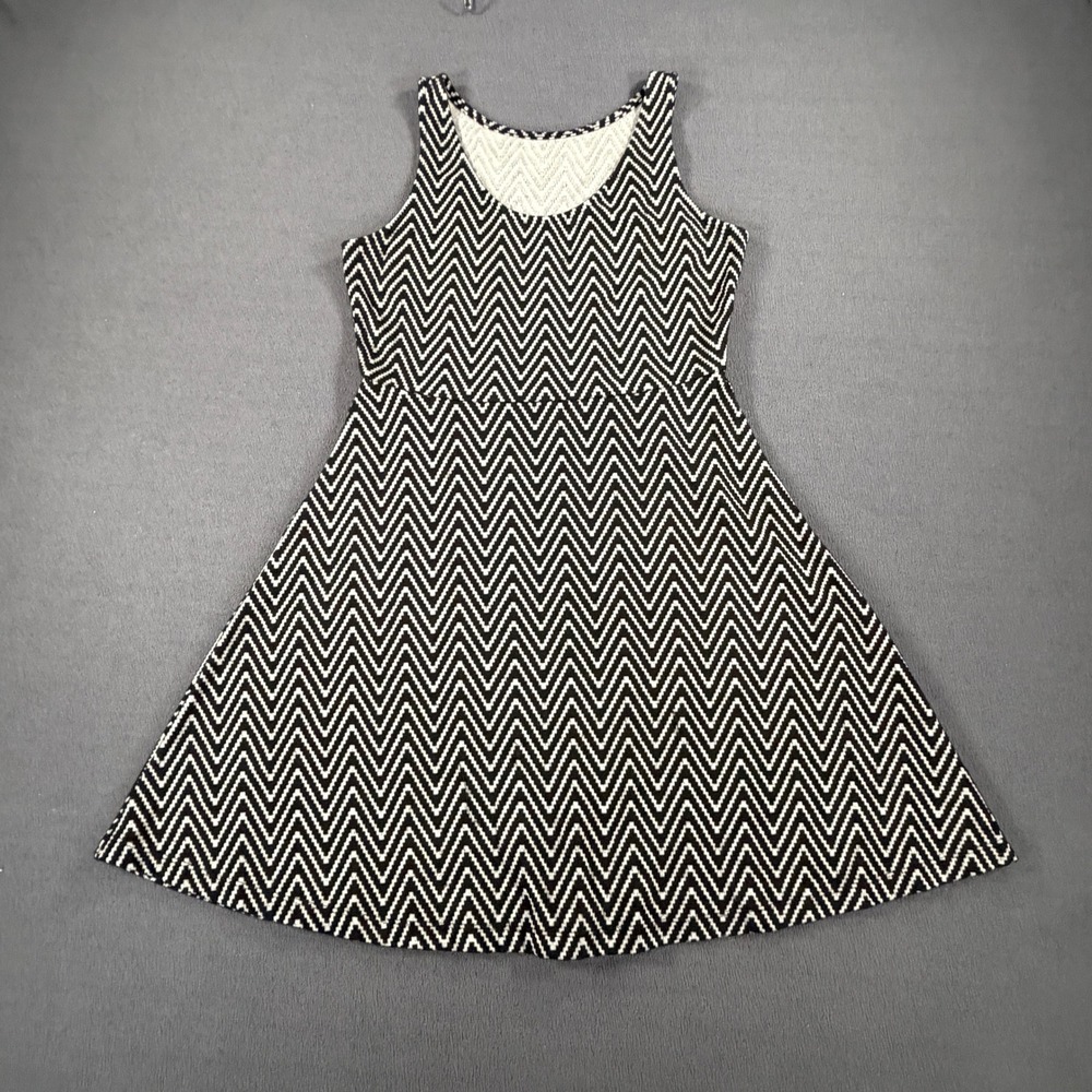 Mossimo Supply Co Womens Medium Black White Chevron Skater Dress Sleeveless Knit